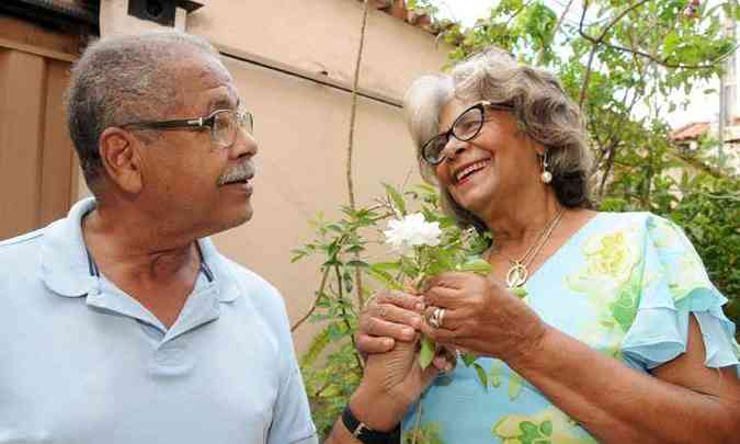 Armando e Eva: com 55 anos de casamento, bem mais que a mdia, eles aprenderam a superar crises e personificam o sonho dos mineiros que vm se unindo mais jovens (foto: Marcos Vieira/EM/D.A Press )