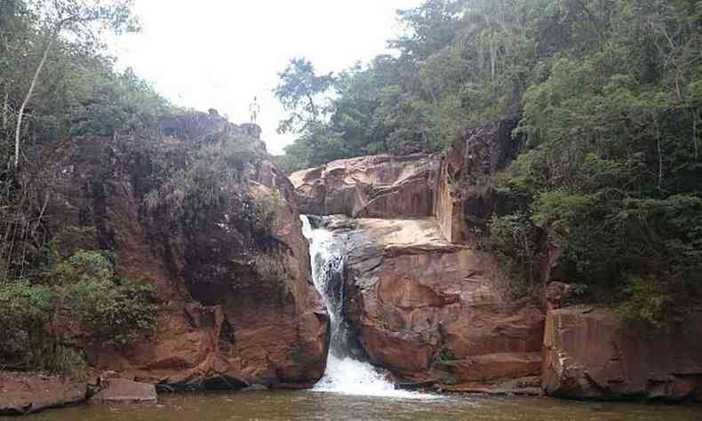 Homem caiu na Cachoeira da Jangada, em Brumadinho(foto: Internet/Reproduo)