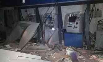 rea dos caixas eletrnicos ficou destruda aps ao dos criminosos(foto: PM/Divulgao)