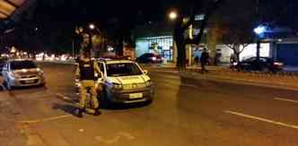 Policiais militares conseguiram deter o jovem na Avenida Getúlio Vargas(foto: Thiago Lemos/EM/D.A.Press)