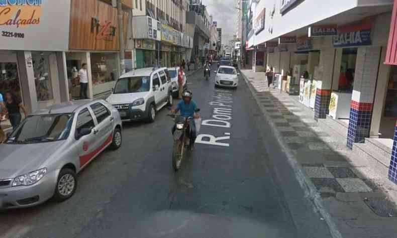 (foto: Crime aconteceu na Rua Dom Pedro II, no Centro de Montes Claros)