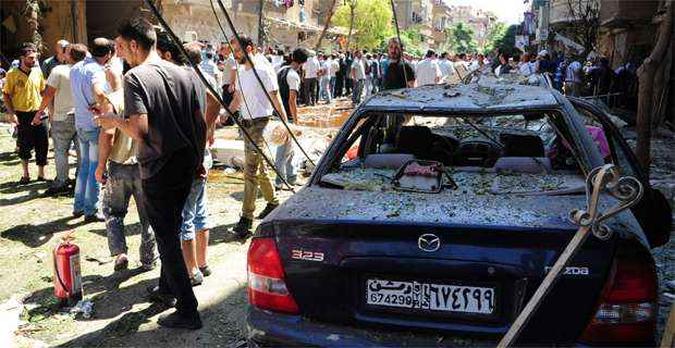 Carro-bomba explodiu em Jaramana, cidade prxima da capital, Damasco(foto: AFP PHOTO / HO / SANA)