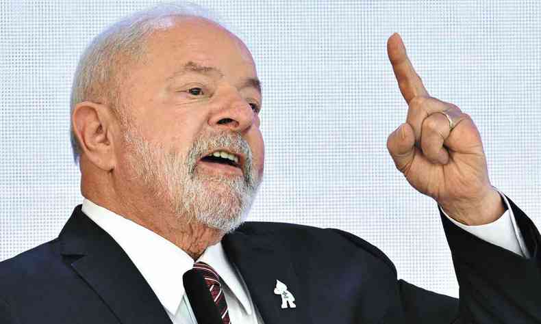 Nos 100 dias de governo, o presidente Lula reuniu os ministros para fazer um balano do seu terceiro mandato