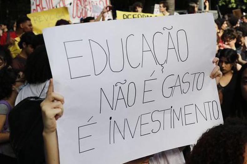 Protesto de estudantes na Avenida Paulista contra a reforma do ensino mdio