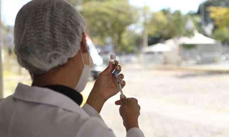 A imunizao por idade est suspensa na cidade at a chegada de novos imunizantes(foto: Imagem ilustrativa - Edesio Ferreira/EM/D.A Press)