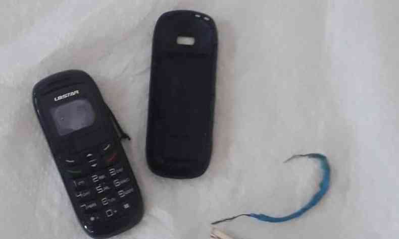 Aparelho celular retirado do estmago do preso