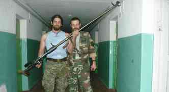 Rafael (esquerda) postou foto com instrutor ucraniano em rede social (foto: Reproduo/Facebook)