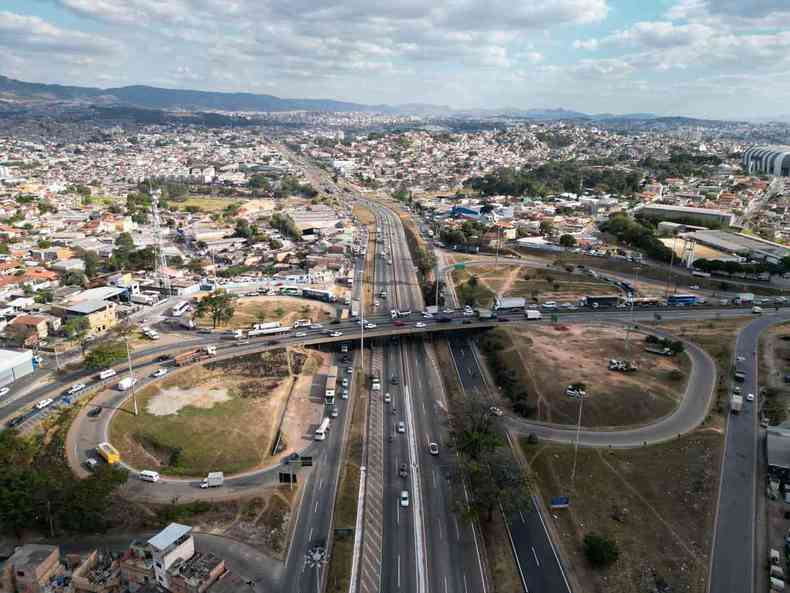 Vista area do Anel Rodovirio de Belo Horizonte: concessionrias e PRF apostam em trfego intenso na BR-040 e na BR-381