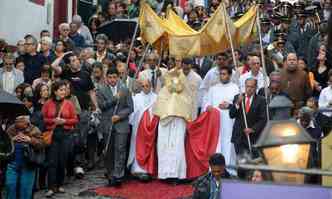 Trs igrejas de BH tero os tradicionais tapetes de serragem, como acontece em Ouro Preto (foto)(foto: Beto Novaes/EM/D.A Press - 30/05/2013)