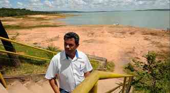 Gilberto Faria, gerente de um hotel s margens da represa de Trs Marias, j sentiu os efeitos da seca: 