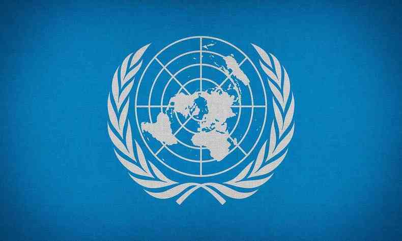 Imagem do logotipo da Organizao das Naes Unidas, com o mapa mundi organizado a partir da perspectiva do polo norte ao centro e os demais pases no entorno.