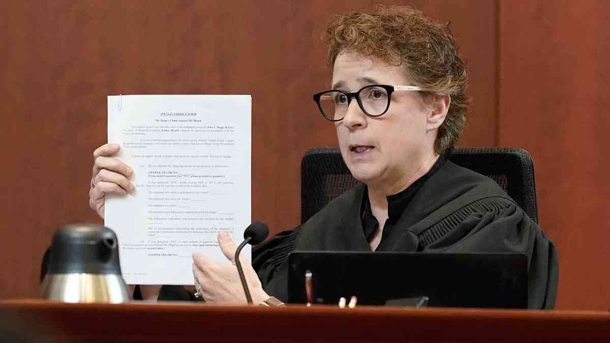 Juíza pede que jurados evitem ler notícias e discutir caso de Depp X Heard