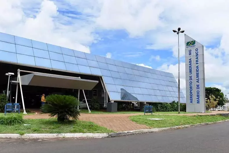 Fachada do aeroporto de Uberaba