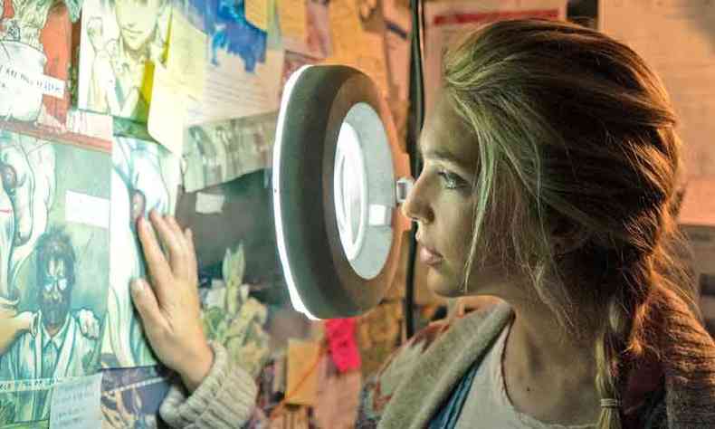 Jessica Rothe interpreta a ecologista Samantha na srie criada por Gillian Flynn (foto: AMAZON PRIME VIDEO/DIVULGAO)