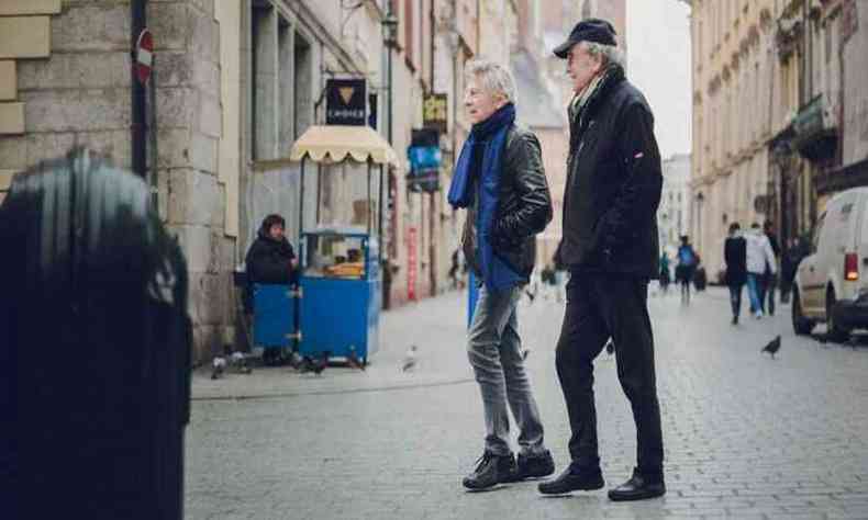 Nas ruas da Cracvia, o cineasta Roman Polanski e o fotgrafo Ryszard Horowitz relembram os dias no gueto (foto: Robert Sluszniak/KRKFILM/REPRODUO)