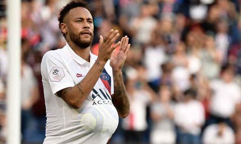 Na comemoração do gol, Neymar homenageou sua ex-mulher, que acabou de ter um filho(foto: Martin Bureau/AFP) Na comemoração do gol, Neymar homenageou sua ex-mulher, que acabou de ter um filho(foto: Martin Bureau/AFP)