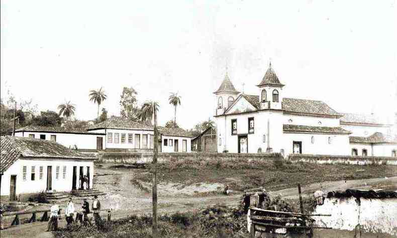 Largo da Matriz da Boa Viagem, no povoado do Arraial do Curral del-Rey no fim do sculo 19(foto: Acervo do Museu Histrico Ablio Barreto)