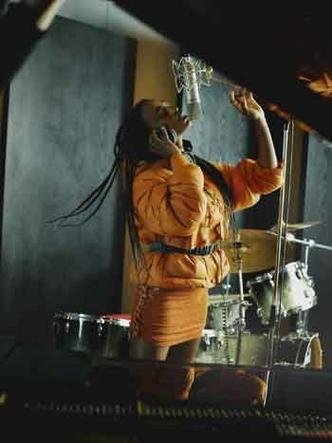 (foto: Divulgação) A John John lançou a coleção Orange Sky