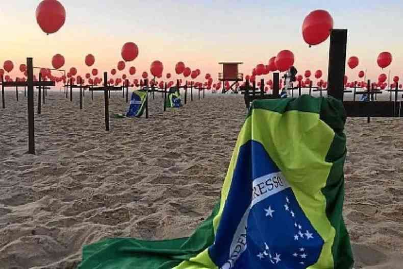 Cruzes, bandeira do Brasil, praia, bales vermelhos