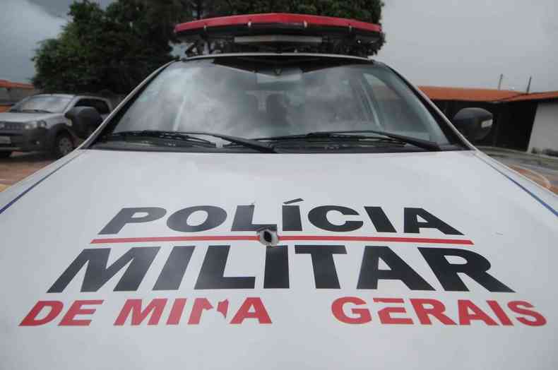 Viatura da Polcia Militar de Minas Gerais estacionada 