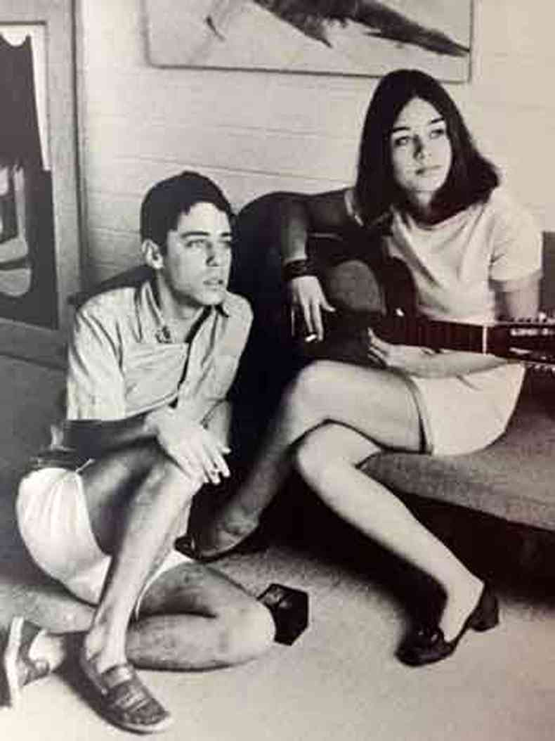 Joyce e Chico Buarque no Rio de Janeiro, em 1967, quando ela comeava sua carreira na msica e tambm fazia estgio no Jornal do Brasil(foto: Roberto Soml/Acervo Chico Buarque)