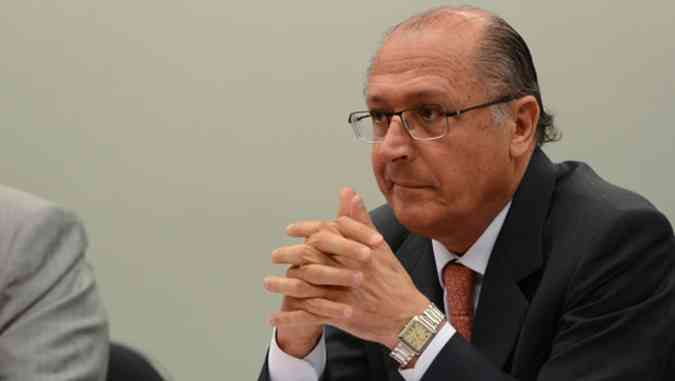 Cada metro cbico de gua  suficiente para abastecer 300 mil pessoas, segundo o governador(foto: Fabio Rodrigues Pozzebom/Agncia Brasil)