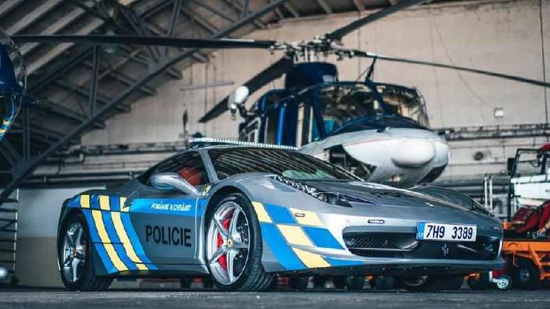 A Ferrari 458 a sefvio da Polcia
