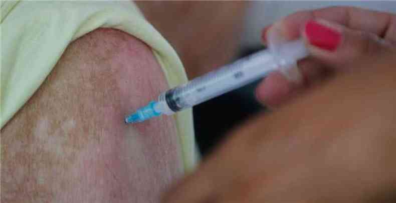 Pessoa que cometeu fraude ao tomar trs doses da vacina contra a COVID-19 em Sete Lagoas ser denunciada ao Ministrio Pblico(foto: Prefeitura de Sete Lagoas)