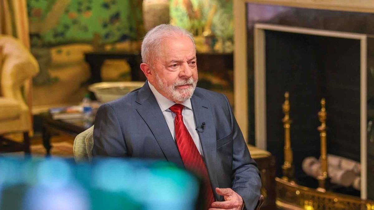 President Lula undergoes hip surgery evaluation after flight