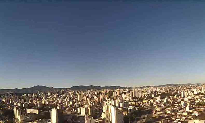 Belo Horizonte tem manh de cu claro e sem nuvens neste domingo(foto: Reproduo da internet/Twitter/Defesa Civil de BH)