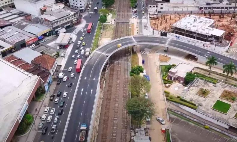Viaduto Hélio Fádel Araujo, inaugurado na última quarta-feira (1/12), tem 380 metros de extensão e liga a Avenida Francisco Bernardino à Avenida Brasil, na Região Central de JF(foto: Prefeitura de Juiz de Fora/Divulgação) Viaduto Hélio Fádel Araujo