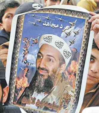 Garoto homenageia Osama bin Laden durante protesto no Paquisto: ideologia disseminada(foto: Banaras Khan/AFP - 2/05/12)