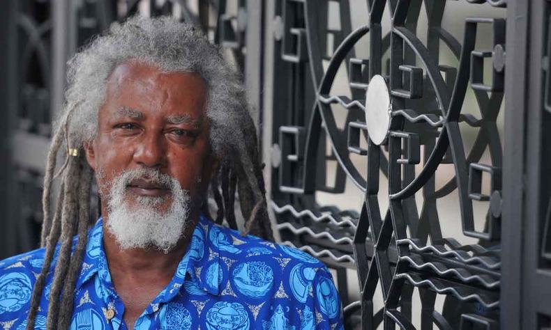 Marcos Cardoso  um homen negro de cabelos e barba grisalhos