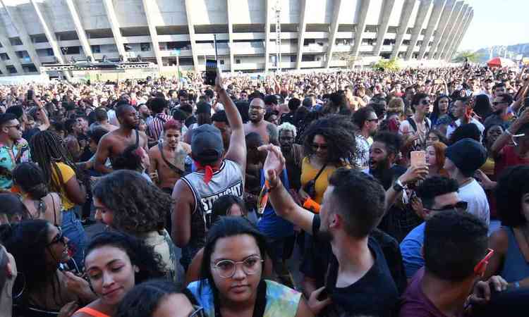 Multidão no Mineirão durante show do Festival Sarará