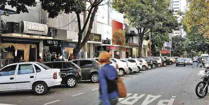 A capacidade do rotativo ser reduzida em ruas das quatro reas com as novas construes. O Barro Preto perder 350 vagas para carros(foto: Tlio Santos/EM/D.A Press - 25/6/12)