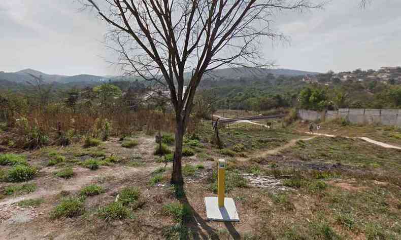 Corpo foi encontrado durante a madrugada na linha frrea que passa pelo Bairro Vila Satlite(foto: Reproduo da internet/Google Maps)