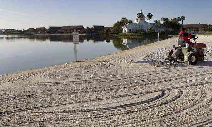 Foto de arquivo mostra a lagoa do complexo Disney's Grand Floridian Resort & Spa, em Orlando(foto: AFP/JIM WATSON - 11/4/2008)