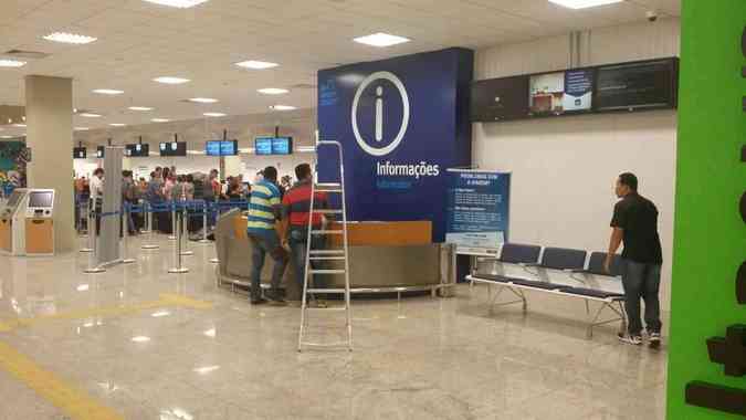 Chuva deixa parte do aeroporto internacional sem energia e causa paralisao no terminal 3Landercy Hemerson/EM/DA Press