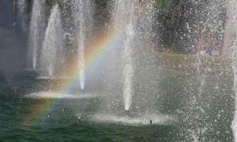 Tempo permanece nublado nesta sexta. Na foto, fonte da Pra�a da Liberdade, Regi�o Centro-Sul de BH(foto: Paulo Filgueiras/EM/DA Press)