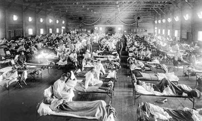 Hospital de emergncia do Exrcito dos Estados Unidos, em 1918. A imagem integra o livro A grande gripe, de John M. Barry (foto: Acervo do Museu Nacional de Sade e Medicina)