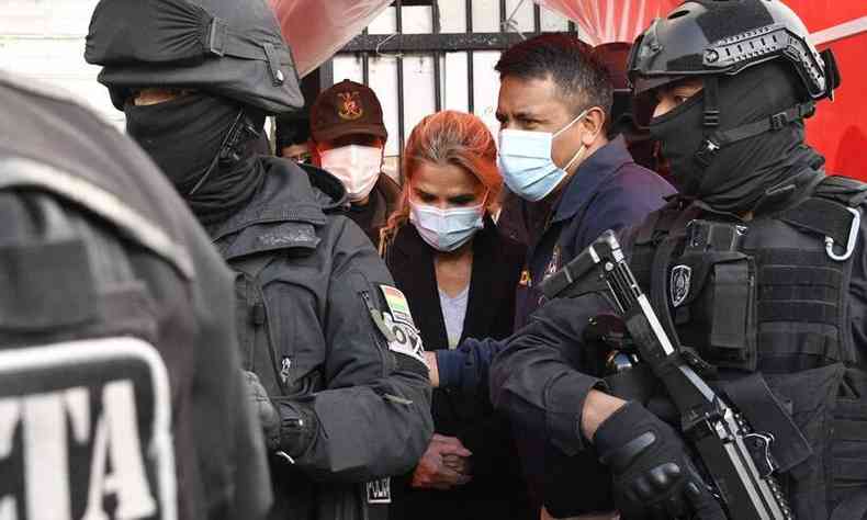 Ex-presidente Jeanine ez disse que a priso  uma intimidao absolutamente poltica(foto: AIZAR RALDES/AFP)