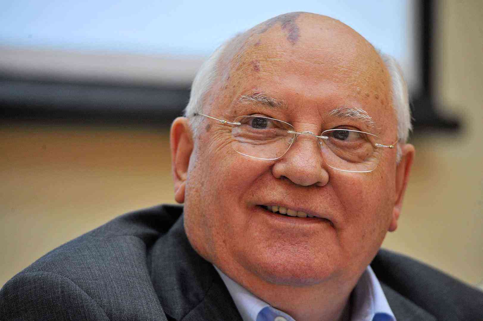  Fim da Guerra Fria fez de Gorbachev herói no Ocidente e vilão na Rússia 