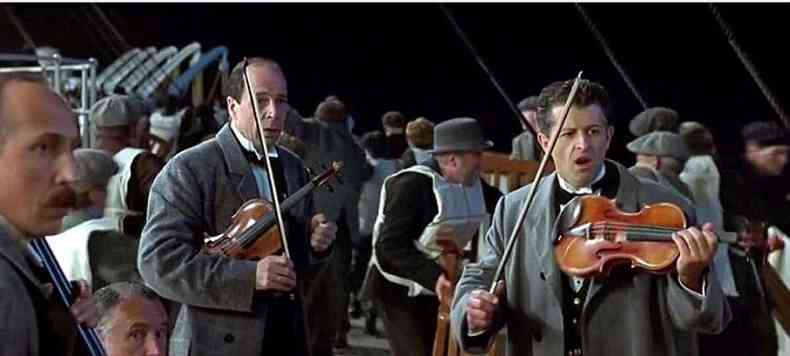 Banda com seus instrumentistas no convs do Titanic, prestes a afundar
