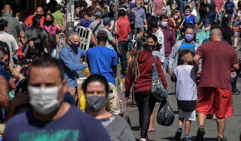 O pa�s tamb�m � o segundo com mais casos no mundo, posi��o retomada na sexta-feira (foto: Nelson Almeida/AFP)