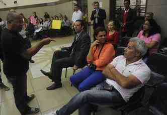 Muitos se exaltaram e se enfrentaram com gritos na Casa Legislativa discutindo o projeto de nova sede(foto: Leandro Couri/EM DA Press)