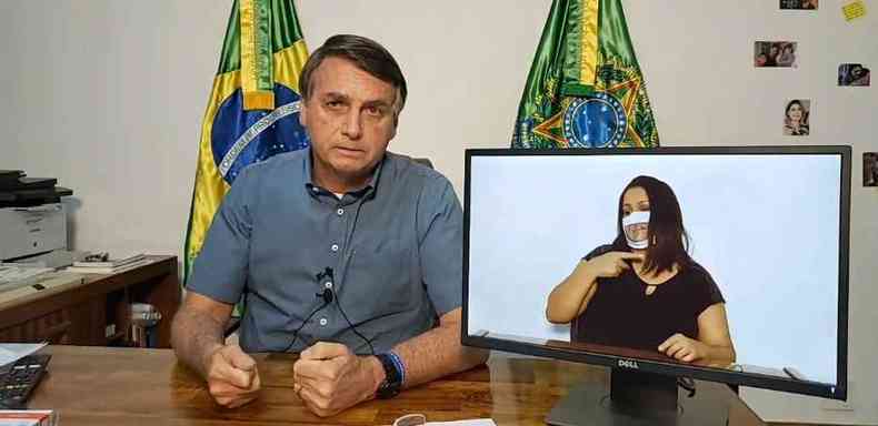 Presidente da Repblica, Jair Bolsonaro, durante sua live semanal(foto: Reproduo/Facebook)