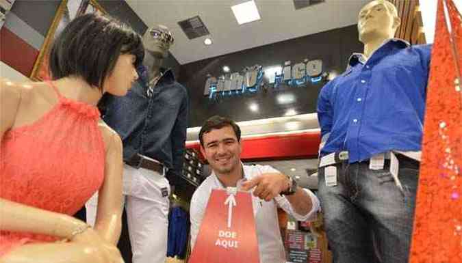 der Carvalho, dono da loja Filho Rico, estimula a contratao de jovens que tiveram problema com a Justia(foto: Gustavo Moreno/CBDAPress)