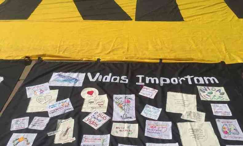 'Vidas importam': grupo protesta contra o presidente Jair Bolsonaro (foto: Edesio Ferreira/EM/D.A/Press)