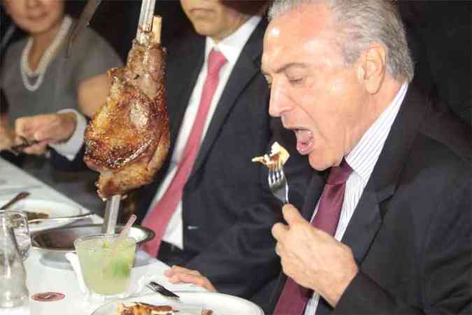 Presidente Michel Temer durante jantar com embaixadores, no domingo passado (19), em uma churascaria de Braslia (foto: Luis Nova/Esp. CB/D.A Press)