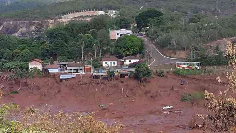 Bento Rodrigues (foto) foi arrasada pelo rompimento de barragem. Outras localidades foram afetadas(foto: Gladyston Rodrigues/EM/D.A Press)